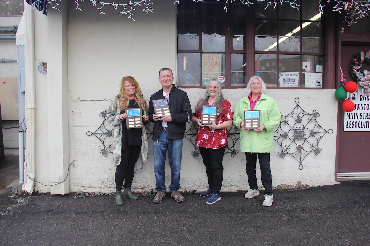 Paso Robles Main Street Association awards Christmas decoration honors