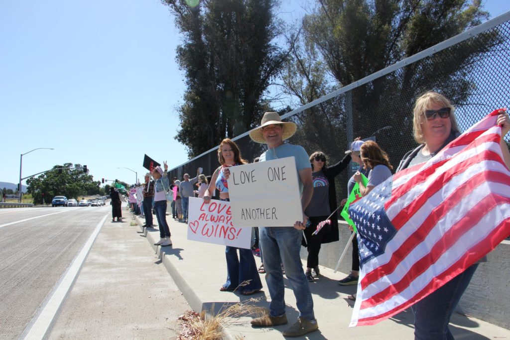 Group Organizes Rally On Vineyard Drive Overpass • Paso Robles Press