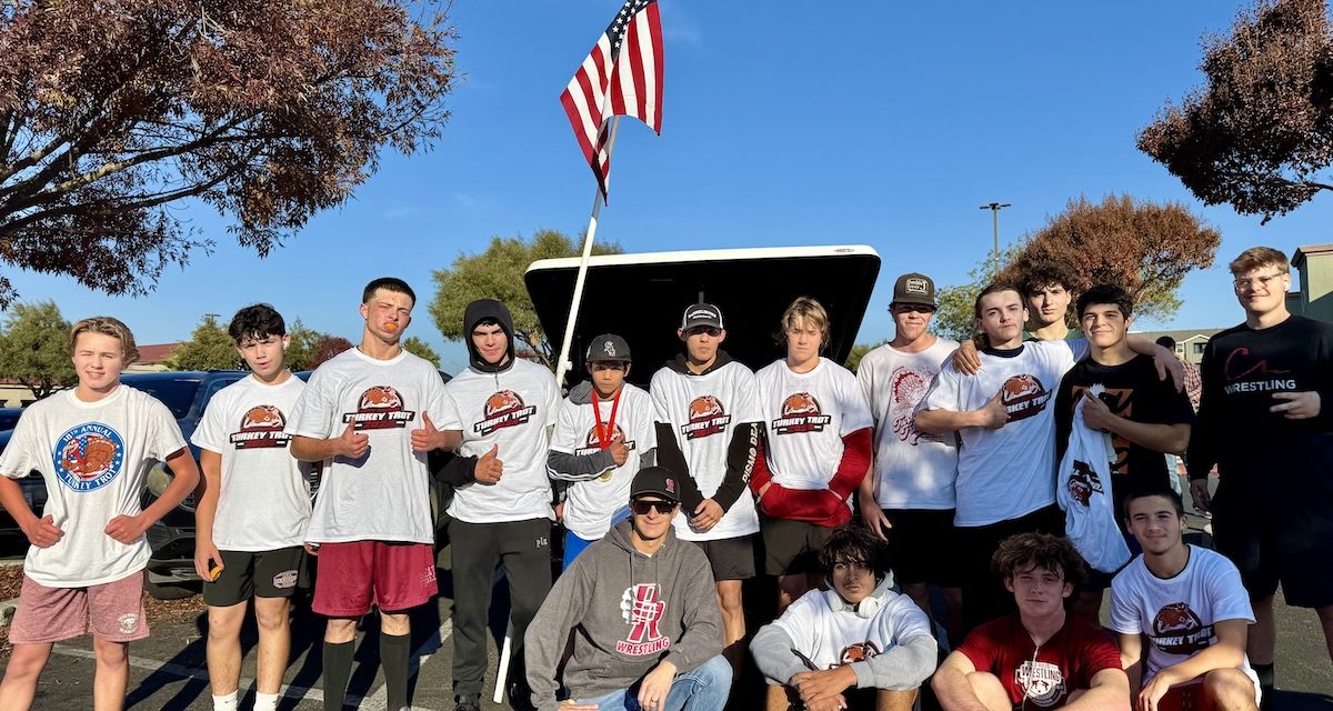 Paso Robles Turkey Trot draws over 100 runners to support high school wrestling team