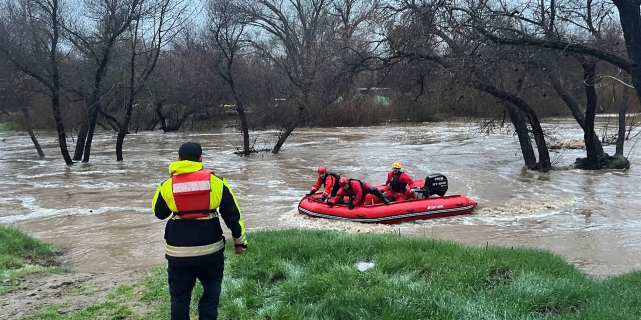 Nine rescued from Salinas River island