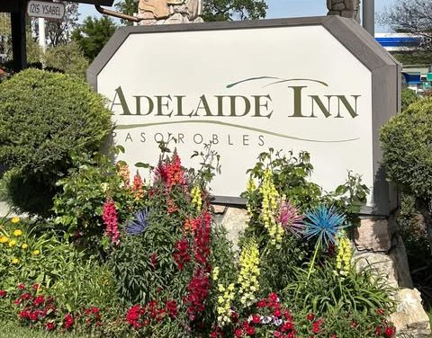 Santa brings holiday cheer to Adelaide Inn