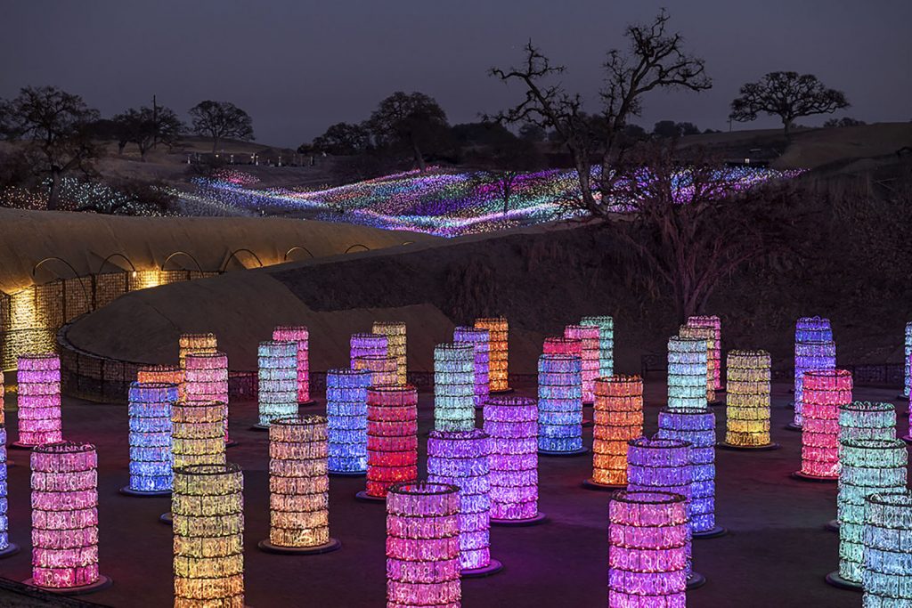 This image has an empty alt attribute; its file name is Bruce-Munro-Light-at-Sensorio_Light-Towers-4_-Chris-Hardy-Photo-scaled-1-1024x683.jpg