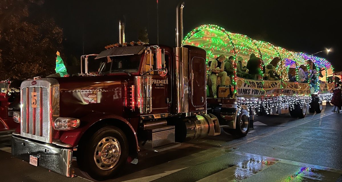 Rain or Shine, the 61st Annual Christmas Parade Lights the Streets